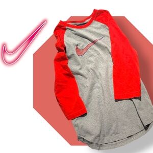 Nike Men's(S) Gray/Red Nike Swoop logo Graphic 3/4 Sleeve Shirt
